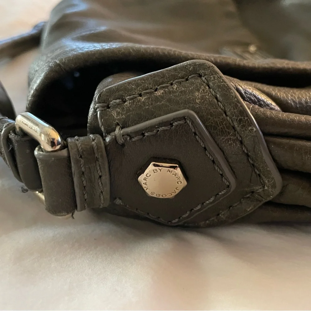 Marc by Marc Jacobs Genuine   Leather Shoulder Bag Grey (16x13hx3d)